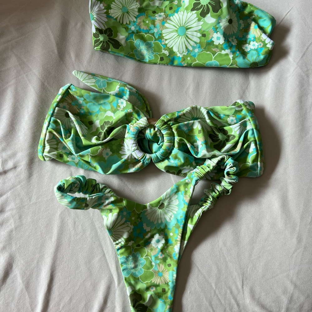 Kulani Kinis Appletini size M + Headband! Perfect matching bikini set!